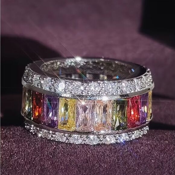 🩷 Stunning New ring with bands of colored crystals & rhinestones size 7 & 8 🩷 - Picture 8 of 8